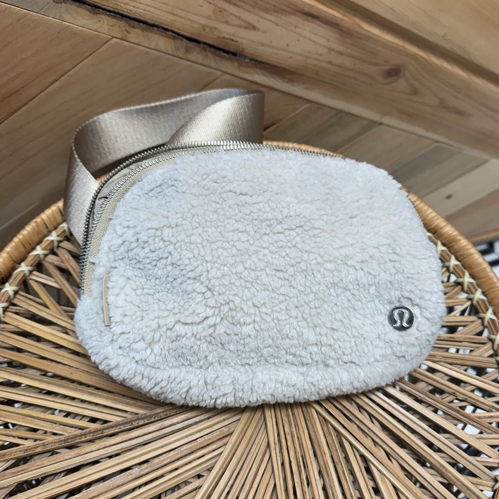 Lululemon Sherpa Fanny